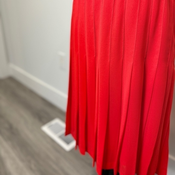 BCBGMaxAzria Poppy Bonita Pleated Chiffon Side Zip Skirt (Size 8) - Picture 3 of 6